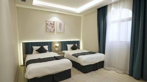 En eller flere senge i et værelse på المنار للوحدات الفندقية