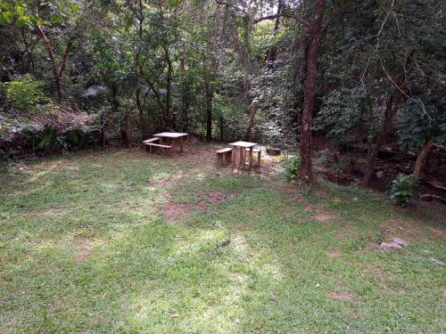 Un jardín fuera de Pousada Da Mata