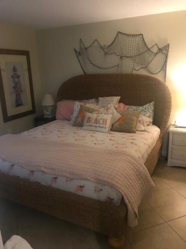 En eller flere senge i et værelse på Crescent Arms 105N