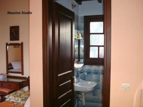 A bathroom at Studio Nausica... a sense of paradise!