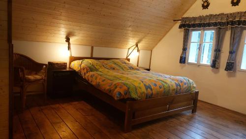 Postel nebo postele na pokoji v ubytování Leśni Chalupa Hlucov
