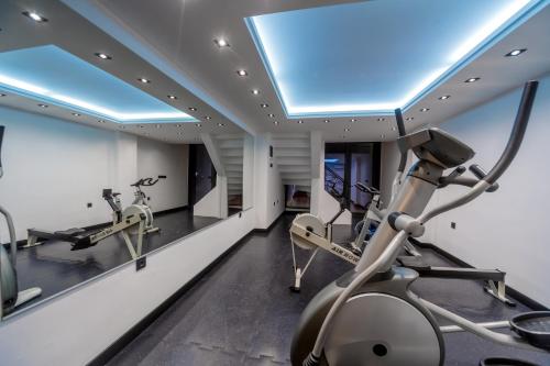 a gym with two treadmills and two ellipticals at HOTEL AGAPE in Bar