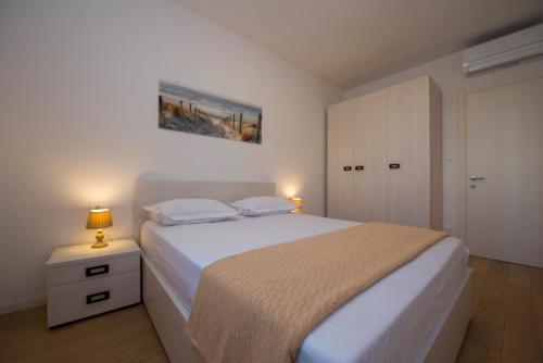 Posteľ alebo postele v izbe v ubytovaní Sea view apartment Ema