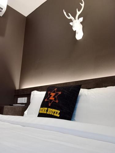Postel nebo postele na pokoji v ubytování Zone Hotel Ipoh