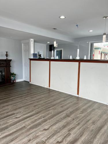 an empty living room with a counter and wood floors at Knights Inn Madison Heights in Madison Heights