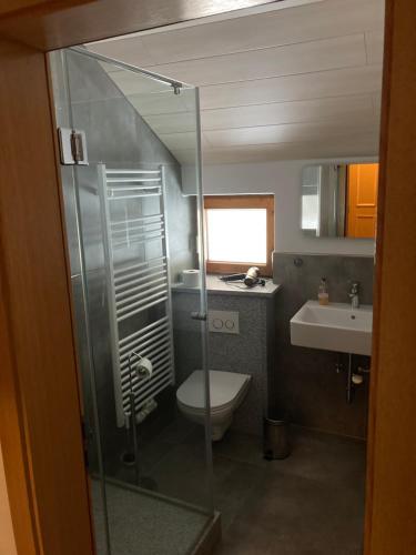 Bilik mandi di Gästehaus Biggi