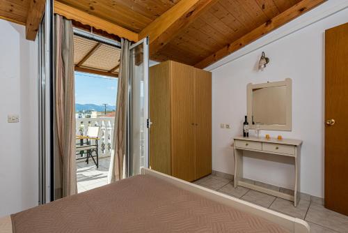 Postel nebo postele na pokoji v ubytování Hotel Tassia for families & couples - Apartments