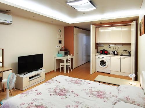 Kuchyň nebo kuchyňský kout v ubytování Khan Residence