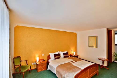 Postel nebo postele na pokoji v ubytování Hotel Ristorante Walser