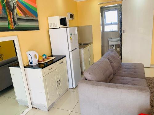 Dapur atau dapur kecil di Mowetu Guest House