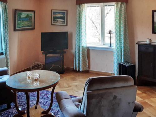 Televisyen dan/atau pusat hiburan di 7 person holiday home in ÖXABÄCK-By Traum