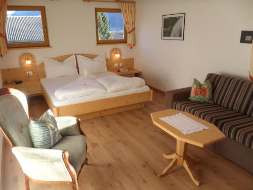 Postel nebo postele na pokoji v ubytování Hotel FleurAlp