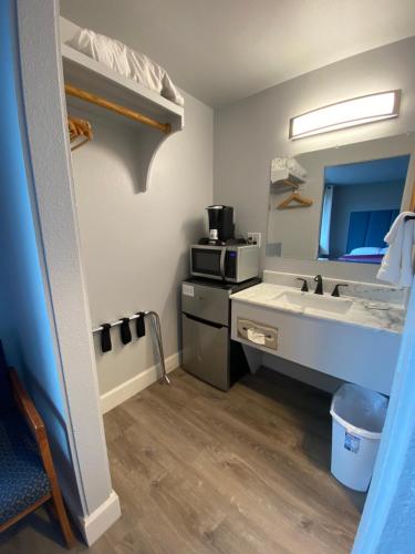 Ванна кімната в Aircrest Motel