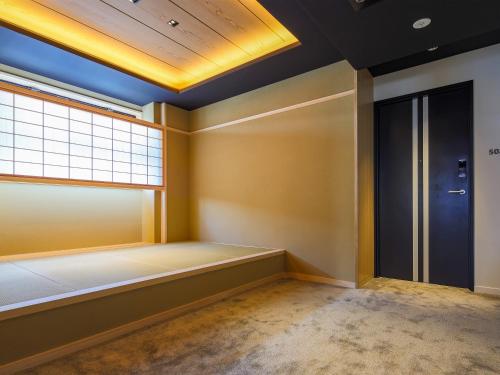 an empty room with a window and a window seat at Hotel Muso in Kyoto