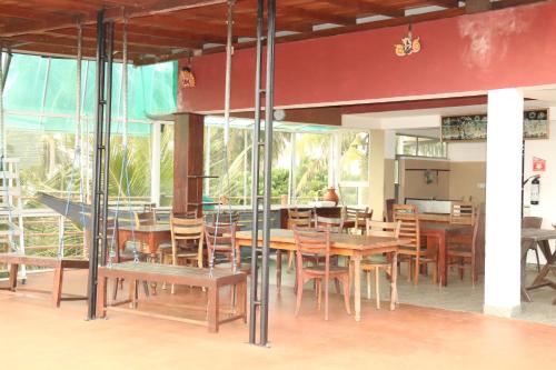 Restoran või mõni muu söögikoht majutusasutuses Ran Dhara Beach Resort