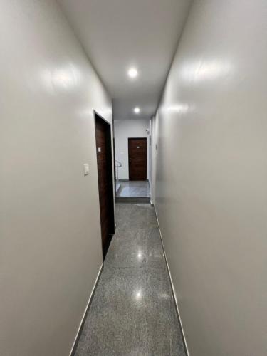 an empty hallway with a door and a room at Darshan Executive in Kolhapur