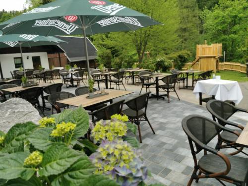 Taman di luar Hotel Schwarzbeerschänke Pobershau