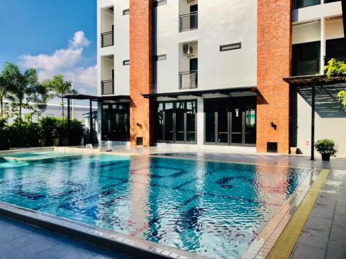 an empty swimming pool in front of a building at Loft 202 Hotel in Bangkok