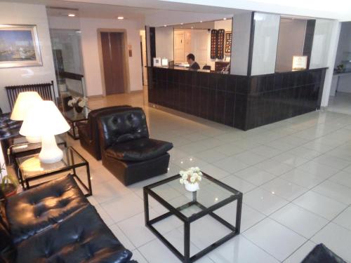 a lobby with couches and chairs and a reception desk at Bonne Etoile in Punta del Este