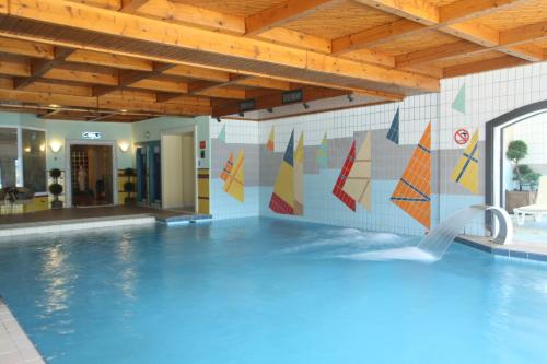 HOTEL SPA MONTANA 내부 또는 인근 수영장