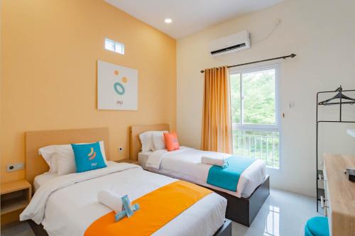 Postel nebo postele na pokoji v ubytování Sans Resort Parung Bogor