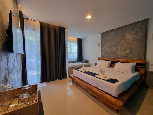 Krevet ili kreveti u jedinici u okviru objekta TT Naiyang Beach Phuket