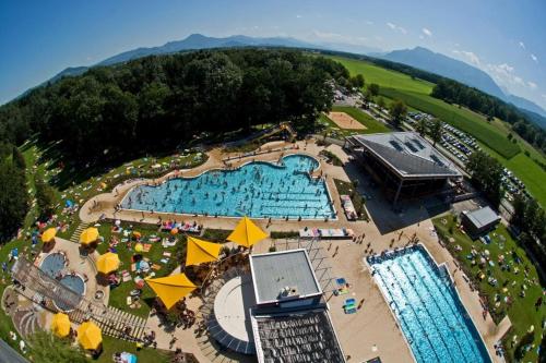 an overhead view of a pool at a resort at Hotel Gasthof Moosleitner in Freilassing