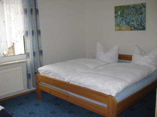 Postel nebo postele na pokoji v ubytování Ferienwohnung mit Garten und Spielplatz