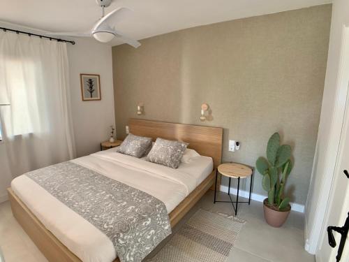 a bedroom with a bed and a potted plant at StayMenorca Escapa a la naturaleza in Son Parc