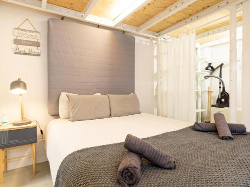Posteľ alebo postele v izbe v ubytovaní LU&CIA LOFT City Center