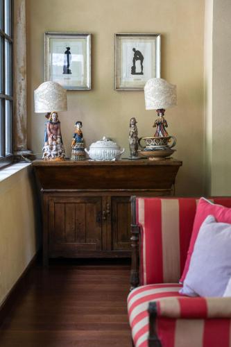 a room with a table with two lamps and a couch at Hotel Villa Carlotta in Taormina