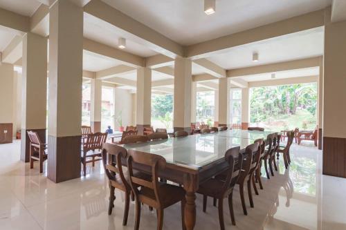 Gallery image of Urbanview Hotel Syariah Insani Cisarua Puncak in Bogor