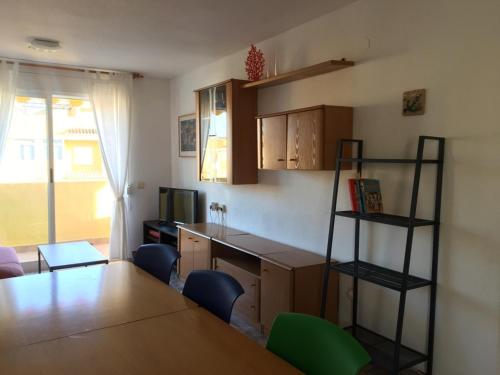 Η κουζίνα ή μικρή κουζίνα στο Xaloc Solo Familias Serviplaya
