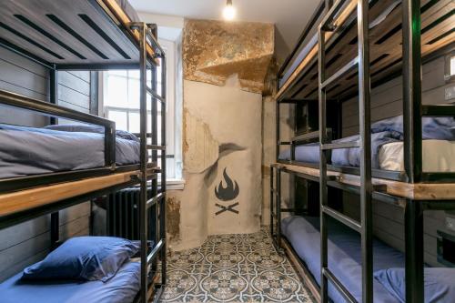 Двох'ярусне ліжко або двоярусні ліжка в номері The Baxter Hostel