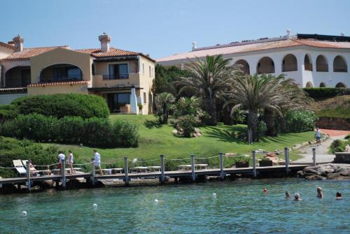 Gallery image of Dahu Porto Cervo 3 camere 2 bagni sulla spiaggia cala del faro in Porto Cervo