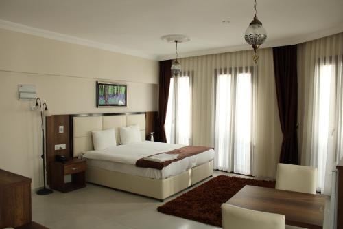 a bedroom with a bed and a table and chairs at En Kaya Hotel in North Nicosia