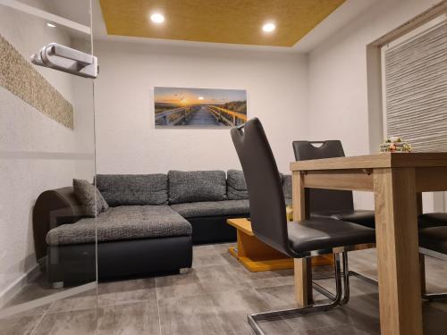 Χώρος καθιστικού στο Exklusive moderne 2 Zi. Wohnung in ruhiger Lage
