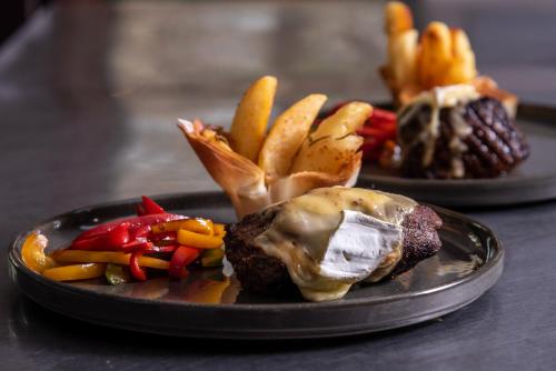 Makanan di atau berdekatan lodge