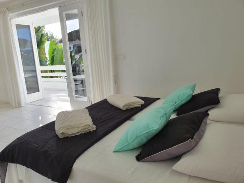 Ένα ή περισσότερα κρεβάτια σε δωμάτιο στο B2 APARTMENT with Balcony at JAN THIEL Curacao