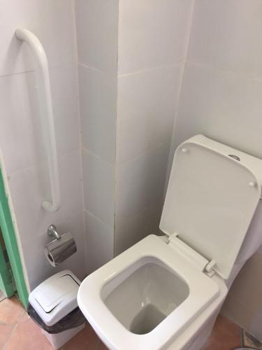 a bathroom with a white toilet in a stall at Hotel Vista La Floresta in La Floresta