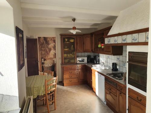 Köök või kööginurk majutusasutuses Sur la Rive Vierre