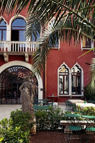 a statue of a woman in front of a building at Il Palazzo Experimental in Venice