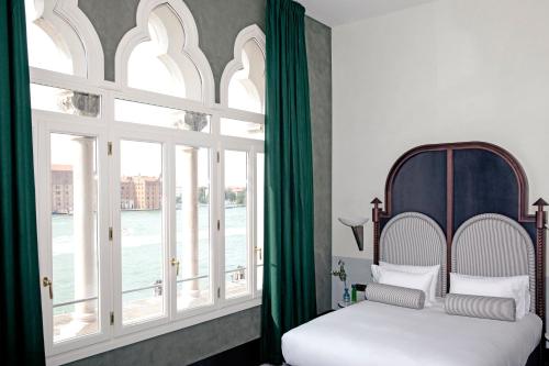 a bedroom with a bed and a window at Il Palazzo Experimental in Venice
