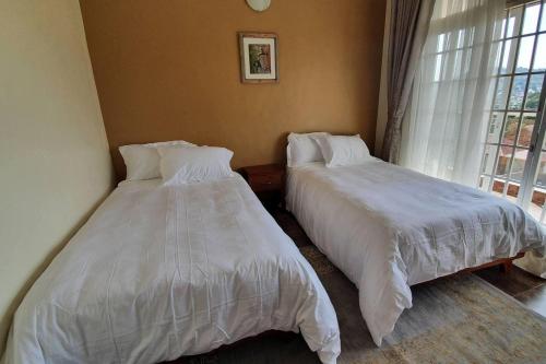Ένα ή περισσότερα κρεβάτια σε δωμάτιο στο Charming 2-Bed Apartment in Kigo