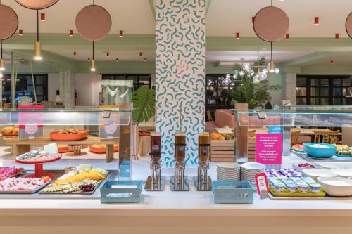 a bakery with many different types of food on display at Allegro Isora in Puerto de Santiago