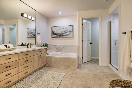 Imagen de la galería de Luxe Family Condo with Mtn View and Resort Perks!, en St. George