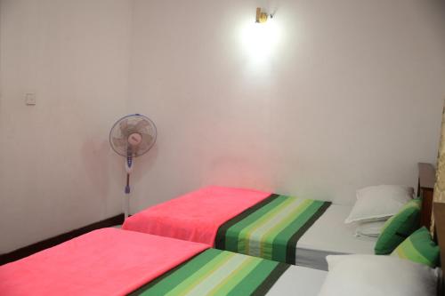 Postel nebo postele na pokoji v ubytování Super Spot Guest House