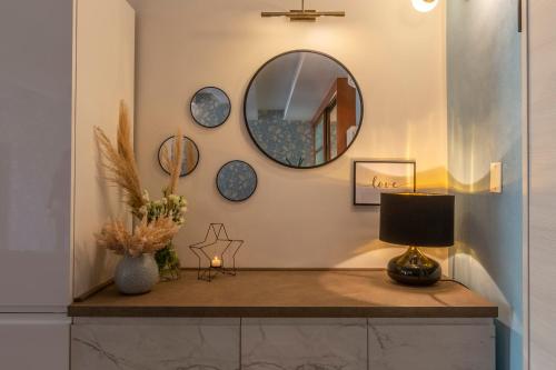 a room with a mirror and a table with a lamp at The Cozy Loft, un angolo alla moda nel cuore di Verona in Verona