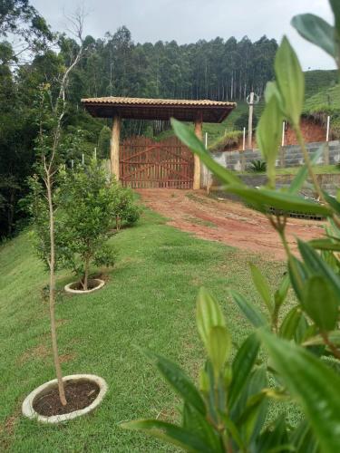 Taman di luar Recanto Três Irmãs