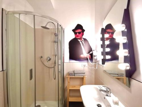 A bathroom at Red Carpet rooms